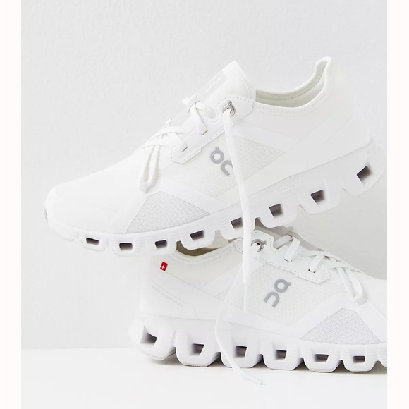 On cloud x 3 shoes - Picture 1 of 8